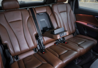 Подержанный автомобиль Audi Q7 2015 года (35 фото)