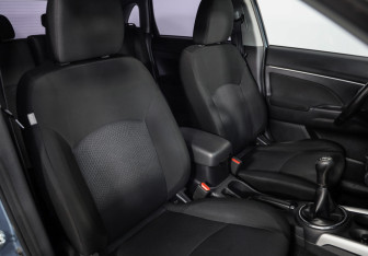 Подержанный автомобиль Mitsubishi ASX 2011 года (18 фото)