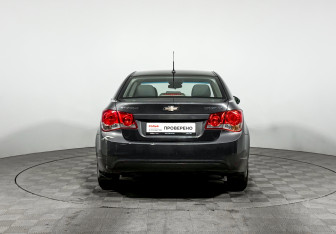 Подержанный автомобиль Chevrolet Cruze Sedan 2010 года (6 фото)
