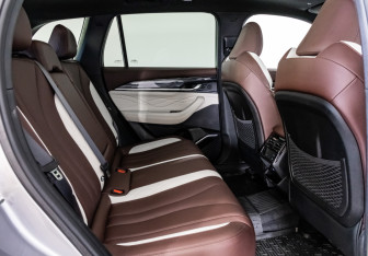 Подержанный автомобиль Geely Monjaro 2023 года (24 фото)