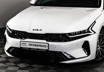 Подержанный автомобиль Kia K5 2022 года (3 фото)