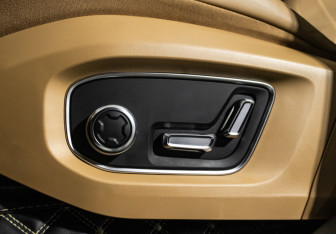 Подержанный автомобиль Lynk&Co 09 2023 года (16 фото)