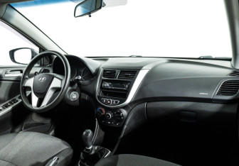 Подержанный автомобиль Hyundai Solaris Sedan 2013 года (9 фото)