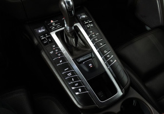 Подержанный автомобиль Porsche Macan 2016 года (20 фото)