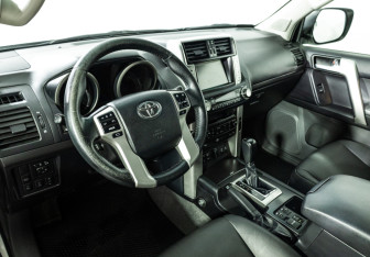 Подержанный автомобиль Toyota Land Cruiser Prado 2013 года (11 фото)