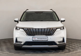 Подержанный автомобиль Kia Carnival 2022 года (9 фото)