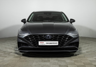 Подержанный автомобиль Hyundai Sonata 2020 года (2 фото)