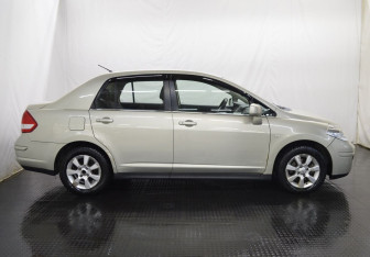 Подержанный автомобиль Nissan Tiida Sedan 2008 года (4 фото)