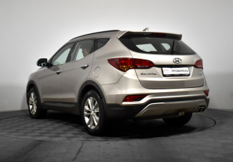 Подержанный автомобиль Hyundai Santa Fe 2017 года (7 фото)