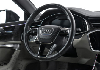 Подержанный автомобиль Audi A7 2018 года (16 фото)