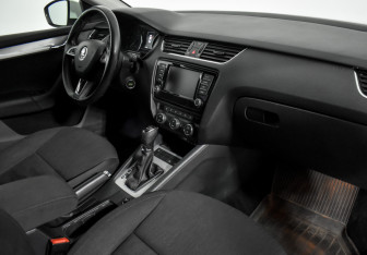 Подержанный автомобиль Skoda Octavia Liftback 2016 года (16 фото)