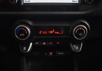 Подержанный автомобиль Kia Rio Hatchback 2017 года (16 фото)