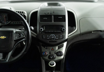 Подержанный автомобиль Chevrolet Aveo Sedan 2012 года (14 фото)