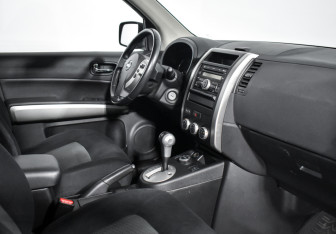 Подержанный автомобиль Nissan X-Trail 2012 года (13 фото)
