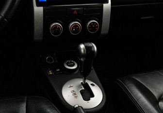 Подержанный автомобиль Nissan X-Trail 2010 года (13 фото)