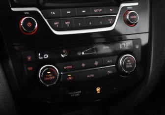 Подержанный автомобиль Nissan X-Trail 2017 года (15 фото)
