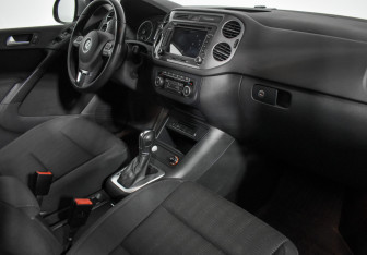 Подержанный автомобиль Volkswagen Tiguan 2015 года (14 фото)