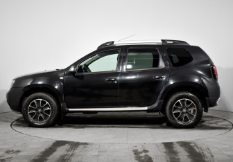Подержанный автомобиль Renault Duster 2017 года (8 фото)