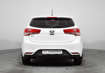 Подержанный автомобиль Kia Rio Hatchback 2016 года (6 фото)