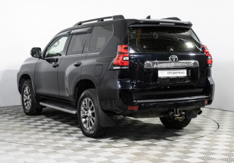 Подержанный автомобиль Toyota Land Cruiser Prado 2018 года (7 фото)