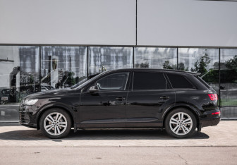 Подержанный автомобиль Audi Q7 2018 года (9 фото)