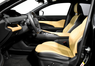 Подержанный автомобиль Changan UNI-V 2022 года (12 фото)