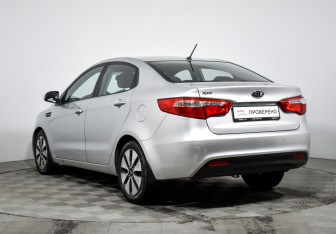 Подержанный автомобиль Kia Rio Sedan 2012 года (7 фото)