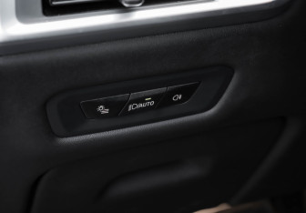 Подержанный автомобиль BMW X6 2024 года (23 фото)