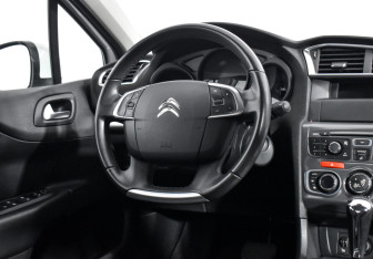 Подержанный автомобиль Citroen C4 Sedan 2014 года (15 фото)
