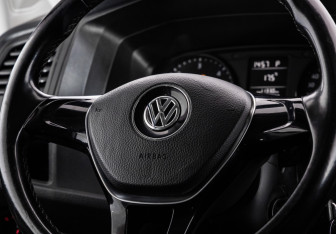 Подержанный автомобиль Volkswagen Caravelle 2018 года (11 фото)