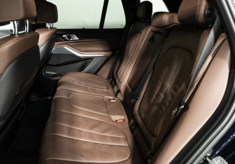 Подержанный автомобиль BMW X5 2020 года (10 фото)