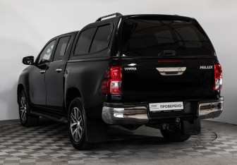 Подержанный автомобиль Toyota Hilux 2016 года (7 фото)