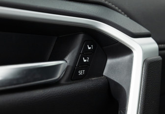 Подержанный автомобиль Toyota RAV4 2020 года (16 фото)