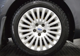 Подержанный автомобиль Ford Focus Sedan 2010 года (9 фото)