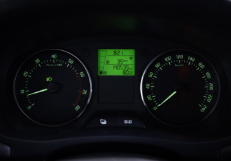 Подержанный автомобиль Skoda Fabia Hatchback 2011 года (10 фото)