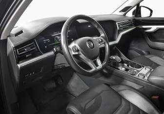 Подержанный автомобиль Volkswagen Touareg 2018 года (9 фото)
