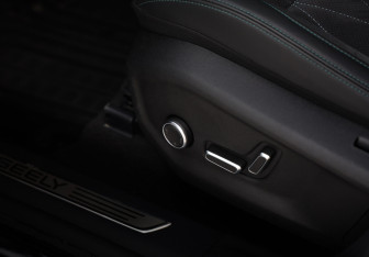 Подержанный автомобиль Geely Monjaro 2025 года (29 фото)