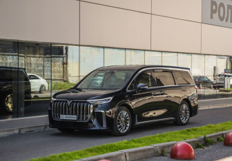 Подержанный автомобиль Voyah Dream 2023 года (3 фото)
