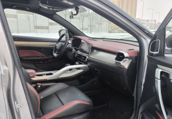 Подержанный автомобиль Geely Coolray 2023 года (25 фото)