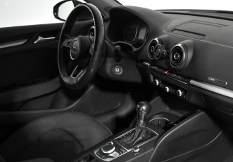 Подержанный автомобиль Audi A3 Hatchback 2016 года (13 фото)