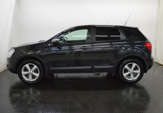 Подержанный автомобиль Nissan Qashqai+2 2008 года (8 фото)