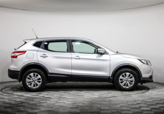 Подержанный автомобиль Nissan Qashqai 2015 года (4 фото)
