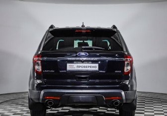 Подержанный автомобиль Ford Explorer 2013 года (6 фото)