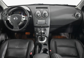 Подержанный автомобиль Nissan Qashqai 2012 года (13 фото)