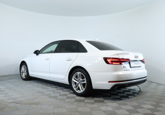 Подержанный автомобиль Audi A4 Sedan 2019 года (8 фото)