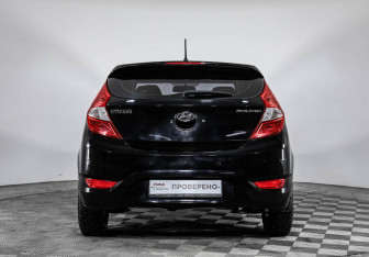 Подержанный автомобиль Hyundai Solaris Hatchback 2012 года (6 фото)