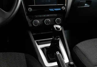 Подержанный автомобиль Skoda Octavia Liftback 2014 года (12 фото)