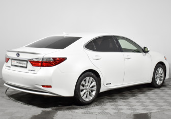 Подержанный автомобиль Lexus ES 2013 года (5 фото)