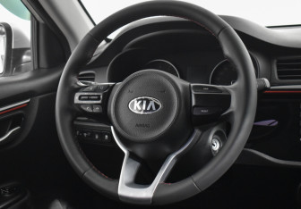 Подержанный автомобиль Kia Rio Hatchback 2019 года (14 фото)