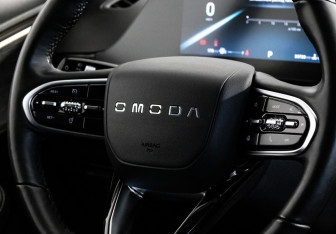 Подержанный автомобиль Omoda C5 2024 года (13 фото)